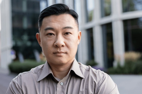 李伟